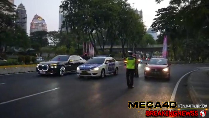 Berita Mega4D, Jakarta - Viral Polantas Hampir Serempet Rombongan Delegasi Laos, Ini Kata Polda Metro, Video yang memperlihatkan mobil patroli lalu lintas Polda Metro Jaya hampir menyerempet delegasi negara Laos peserta KTT ASEAN ke-43 viral di media sosial. Polda Metro Jaya menjelaskan duduk perkaranya.