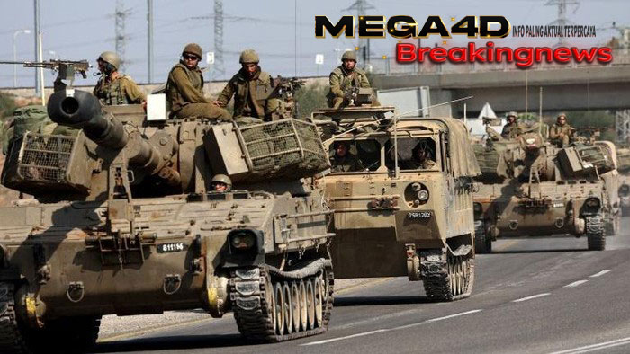 beritamega4d.com Kendaraan lapis baja Israel beriringan masuk ke Jalur Gaza.