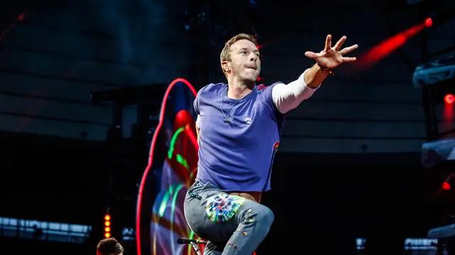 Chris Martin Berikan Pantun untuk Penonton di Konser Coldplay, Ujungnya Pinjam Dulu Seratus