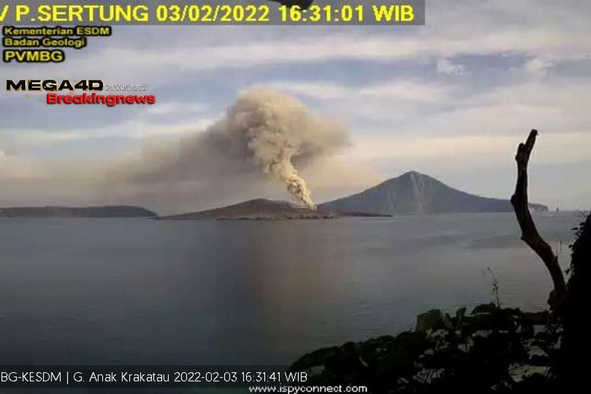 Gunung Anak Krakatau Erupsi Pagi Ini, Warga Kembali Keluhkan Sakit Mata-Sesak Napas