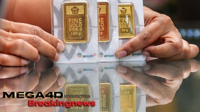 Jakarta - Harga emas hari ini keluaran Logam Mulia Antam 24 karat, Sabtu (8/12/2023), turun dibanding harga kemarin. Harga emas hari ini berada di level Rp 1.107.000 per gram, turun Rp 9.000 dari sebelumnya Rp 1.116.000.