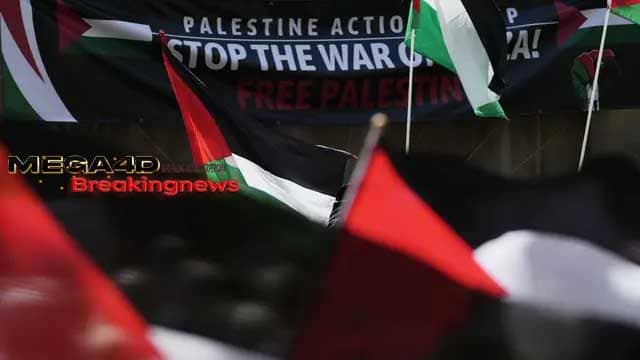Beritamega4d.com, Jakarta - Aksi solidaritas untuk Palestina di tengah perang Israel-Hamas yang masih berlangsung terus diperlihatkan warga dunia maya. Yang terbaru, seorang mahasiswa Wilfrid Laurier University, Kanada terekam merentangkan bendera Palestina di acara wisudanya.