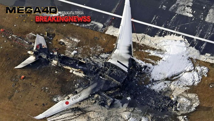 Jakarta - Pesawat maskapai Japan Airlines terbakar usai tabrakan dengan sebuah pesawat lainnya milik Penjaga Pantai di Bandara Haneda, Tokyo, Jepang. Begini detik-detik insiden terjadi hingga membuat Japan Airlines terbakar.
