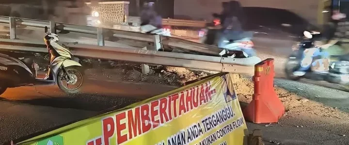 Usai Baut Hilang Dicuri, Jembatan di Bekasi Amblas