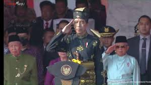 Pakaian Teluk Belange, Baju Adat Jokowi Saat Pimpin Ucapara Hari Lahir Pancasila di Riau