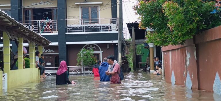 48 RT di Jakarta Terendam Banjir Sore Ini, Ketinggian Air Capai 75 Cm