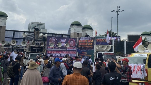 Gedung DPR diKawal Ribuan Polisi Imbas Demo Darurat Indonesia