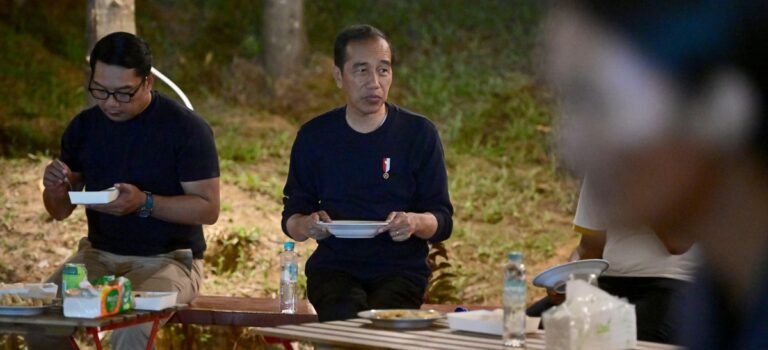 Jokowi Makan Malem Bareng Prabowo di IKN, Ada Luhut