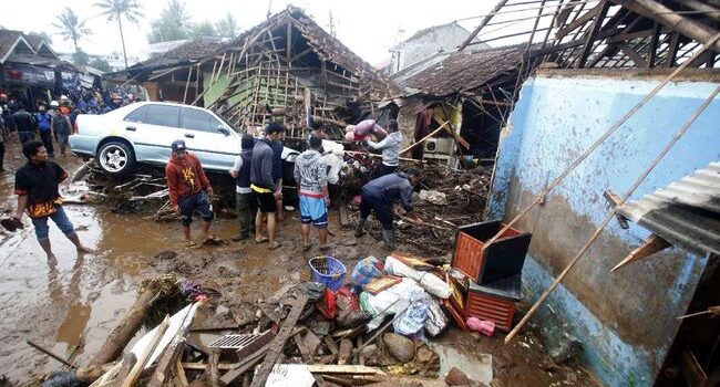 Bencana Banjir di Jabar: Garut, Banjaran, Sukabumi Terisolasi