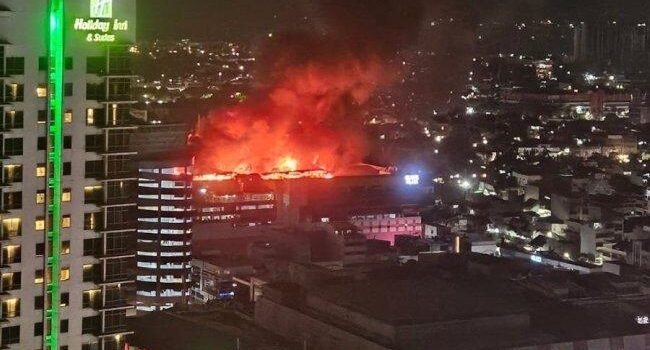 Kondisi Mencekam di Lokasi Kebakaran Glodok Plaza Hingga Dini Hari